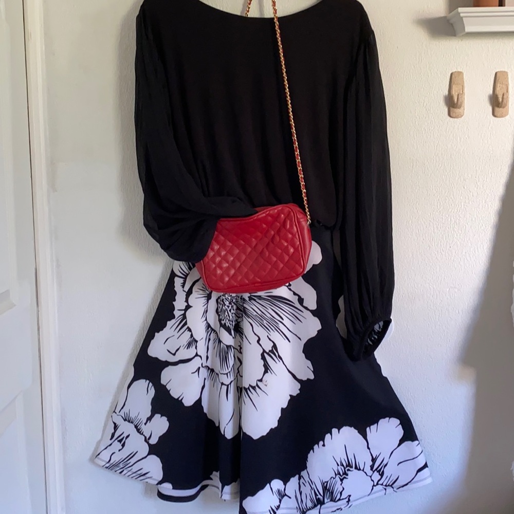 Black long bishop/bubble sleeve top